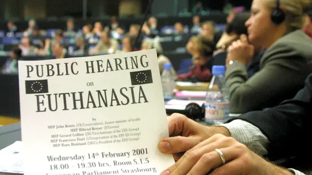 Pemberian hak untuk meninggal dunia kepada pasien yang mengidap sakit parah menjadi topik kontroversial di berbagai belahan dunia.