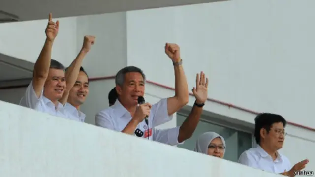 Perdana Menteri Lee Hsien Loong yang juga sekretaris jenderal PAP dapat mempertahankan kursi di parlemen.