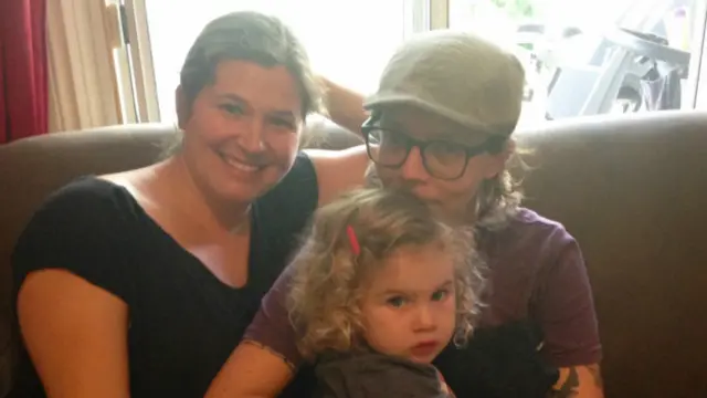 Pareja de mujeres canadienses