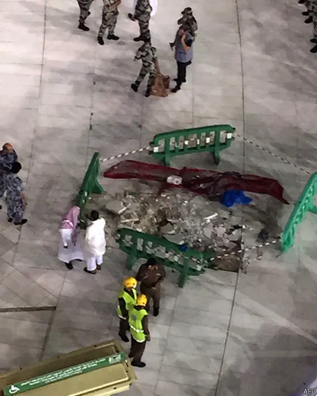 سوشل میڈیا پر شائع کی جانے والی تصاویر میں بھی بہت سی لاشوں اور زخمیوں کو دیکھا جا سکتا ہے۔ویڈیو شئیرنگ کی ویب سائٹ یوٹیوب پر جاری ہونے والی ایک ویڈیو میں کرین گرنے کے لمحے کو دیکھا جا سکتا ہے۔