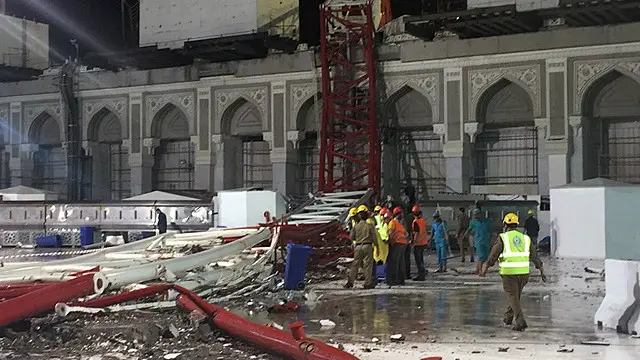 ’تیز ہوا اور شدید بارش کے نتیجے میں کرین گرنے کا حادثہ رونما ہوا‘