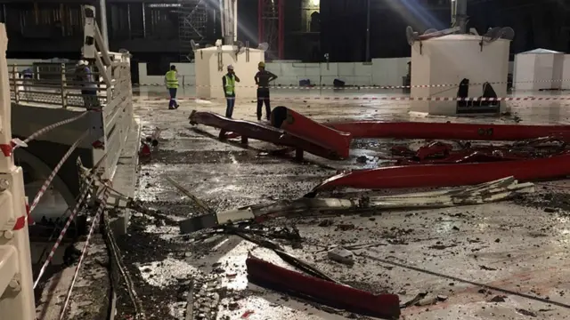 تعمیراتی سرگرمیوں میں استعمال ہونے والی کرین گرنے سے کم از کم 107 افراد ہلاک ہوگئے تھے۔