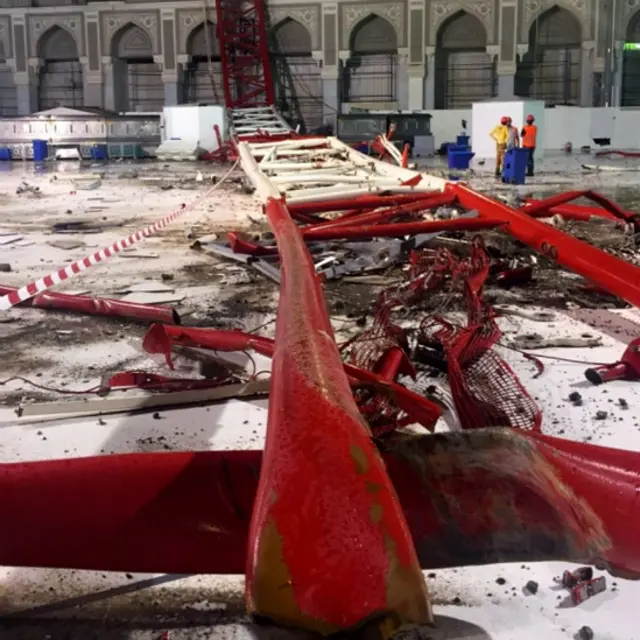 د فاع ادارې پر ټویټر لیکلي کرېن پر مسجد الحرام لوېدلی او په پېښه کې ۲۳۰ کسان ټپیان دي.