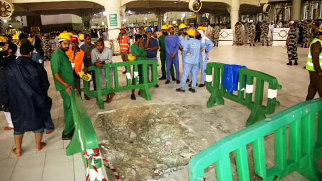 تېر کال سعودي عربستان د مسجد الحرام د پراخولو چارې پیل کړې، چې غواړي ۴۰۰ زره مربع متره یې نور هم اوږد کړي، چې هدف یې په یوه وخت د دوه میلیون لمونځ کوونکو لپاره ځای چمتو کول دي.