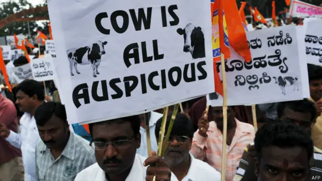 عدالت نے 83 برس قبل مطلق العنان ہندو حکمران ہری سنگھ کے دور میں بنائے گئے قانون کے نفاذ کا حکم سُنایا تو کشمیر میں سیاسی کشیدگی پیدا ہو گئی