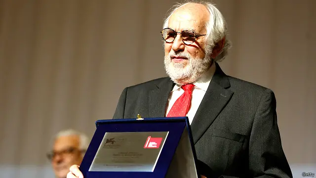 رافق الاحتفاء عرض فيلم " لاكاييه دي لامارغورا" أو "شارع المرارة"