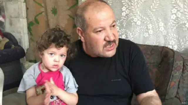 يقول منيب زكية إنه لم يعد بمقدوره إعاشة أسرته بعد وقف المساعدات