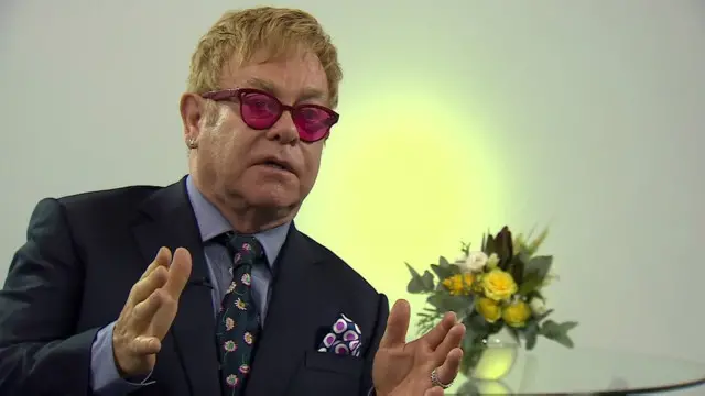 Sir Elton John muốn gặp Tổng thống Putin để nói về quyền của người đồng tính
