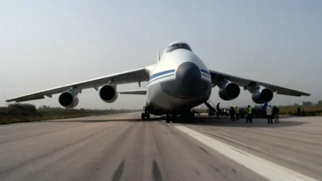 در روزهای اخیر هواپیماهای روسی در یک پایگاه هوایی در نزدیکی شهر ساحلی لاذقیه فرود آمد