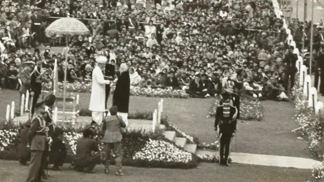 कर्नल तारापोर की पत्नी को परमवीर चक्र प्रदान करते राष्ट्रपति राधाकृष्णन