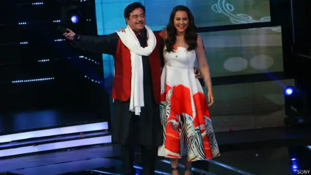 जूनियर आइडॉल के फिनाले के मौके पर शत्रुघ्न बेटी के साथ