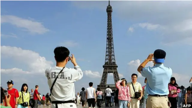 现在有越来越多的中国游客到法国。