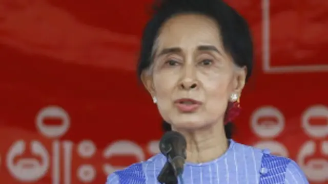 ဒေါ်အောင်ဆန်းစုကြည် ဟောပြောစဉ်