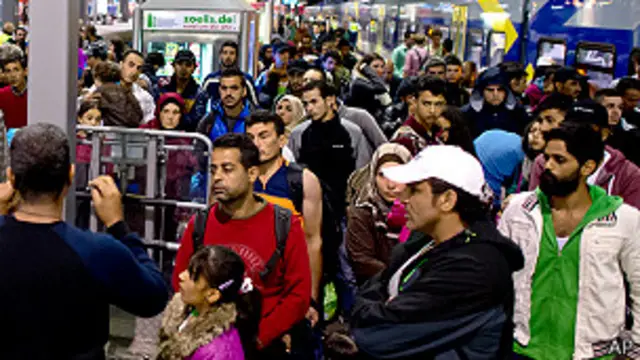 प्रवासियों की भीड़