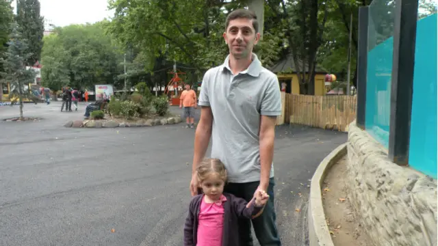 Мужчина с девочкой