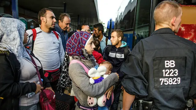 UNHCR Avropadakı miqrantların "hüquqi qeyri-müəyyənlikdə" qala biləcəyindən narahatlığını bildirib