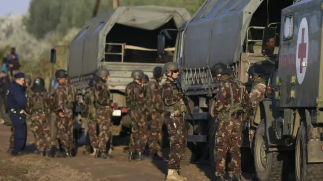 سربازان مجارستانی در نزدیکی مرز این کشور مستقر شده اند