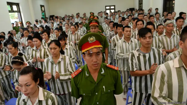 Tù nhân trong lễ thông báo ân xá hôm 31/08 tại một trại giam gần Hà Nội