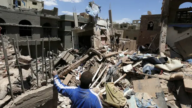 عدد كبير من المنازل دُمر خلال الضربات الجوية التي تشنها طائرات التحالف بقيادة السعودية منذ حوالي 6 شهور.