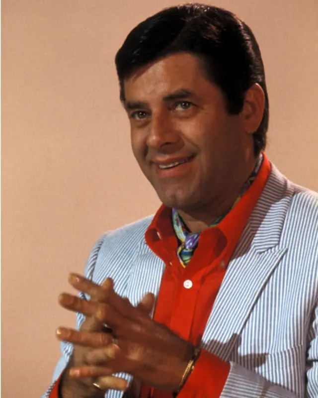 El mismo Lewis evita las preguntas sobre la película en las entrevistas.