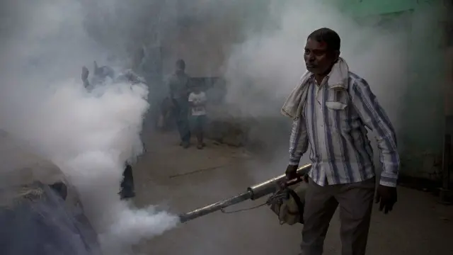 دہلی پانچ سالوں میں ڈینگی بخار کی بدترین وبا کی گرفت میں ہے جس سے اب تک 11 افراد کی ہلاکت ہو چکی ہے