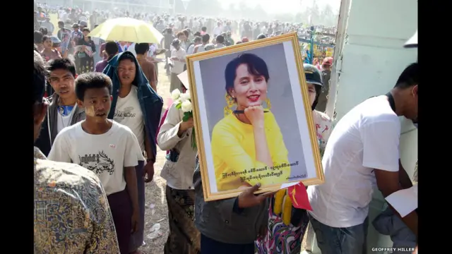 Pawai Aung San Suu Kyi di Pathein, 2012