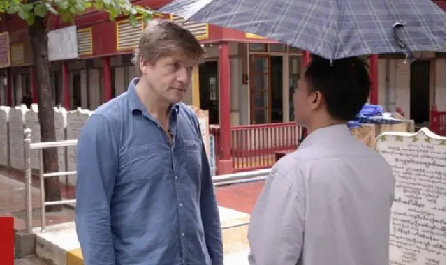 BBC记者和他的陪同