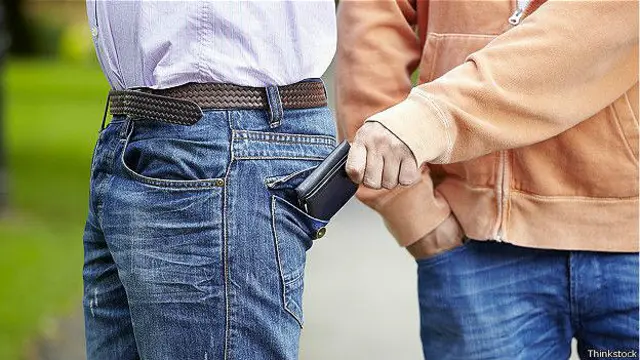 Шахраї краще за інших знають, що можливості нашої уваги дуже обмежені і майстерно користуються цим