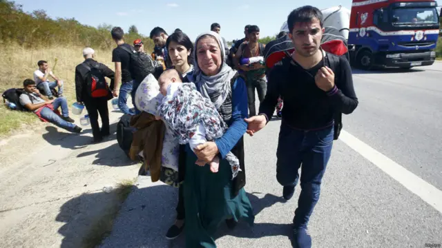 Мігранти йдуть через Європу