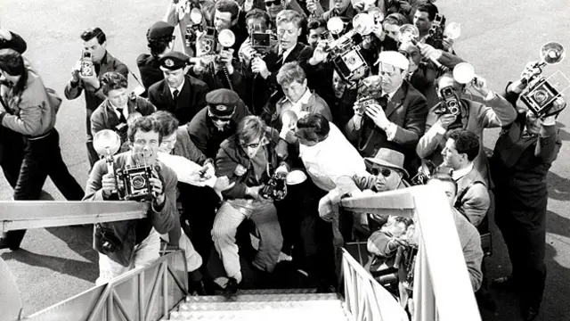 Зворотня перспектива. Папараці зустрічають Аніту Екберг, 1959 р.