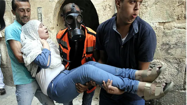 برطانوی خبر رساں ایجنسی روئٹرز نے فلسطینی ہلال احمر کے ڈائریکٹر امین ابو غزالی کے حوالے سے بتایا ہے کہ منگل کو جھڑپوں میں 26 فلسطینی زخمی ہوئے۔