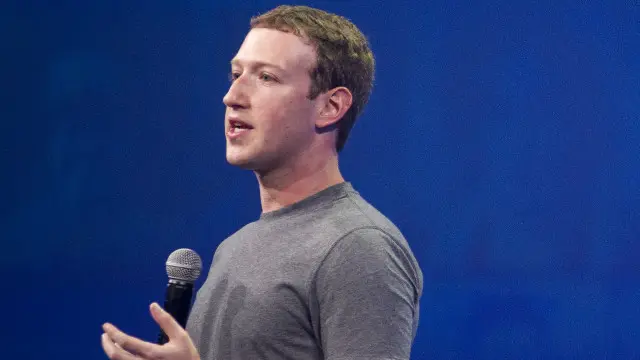 مؤسس موقع فيس بوك، زوكربيرغ، يقول إنه "تعاطف" مع الأسباب التي أبدتها أبل في رفضها 