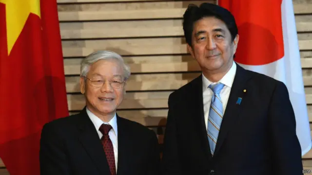 9月15日下午，日本首相安倍晋三在官邸会见越共中央总书记阮富仲（左）。