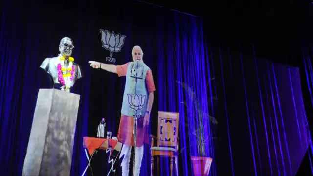 También políticos como el primer ministro de India, Narendra Modi, han recurrido al holograma.