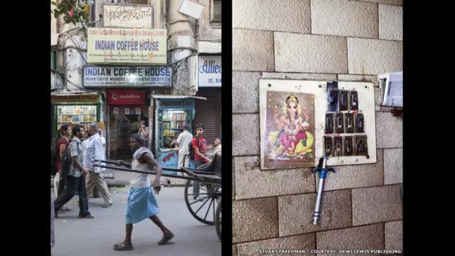 Ana iya ganin wani mai kura yana wucewa ta kofar shagon sayar da shayi na Kolkata a Indiya, da kuma hoton abin bautarsu Ganesha da kuma fitila a kicin din shagon shan shayi na Chennai.