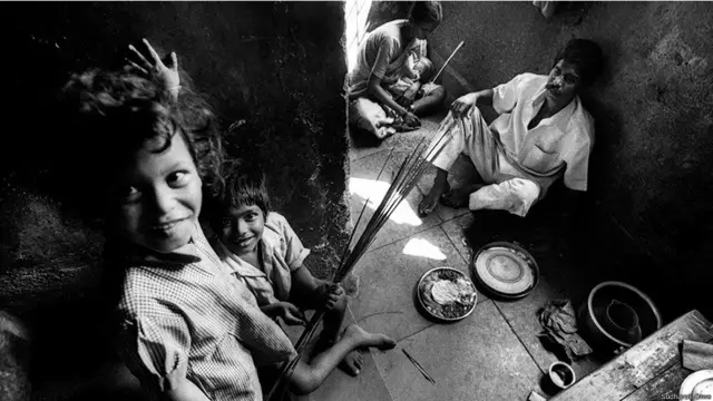 Ассенизатор с семьей. Автор снимка - Судхарак Олве