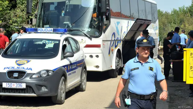 Dos autobuses más llegaron a la frontera entre Serbia y Croacia.