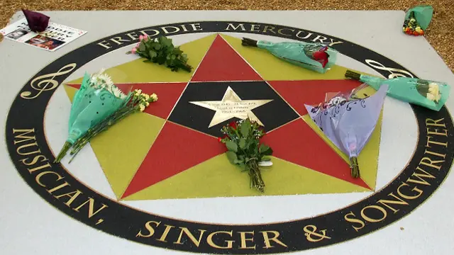 Мемориал Фредди Меркьюри в Западном Лондоне