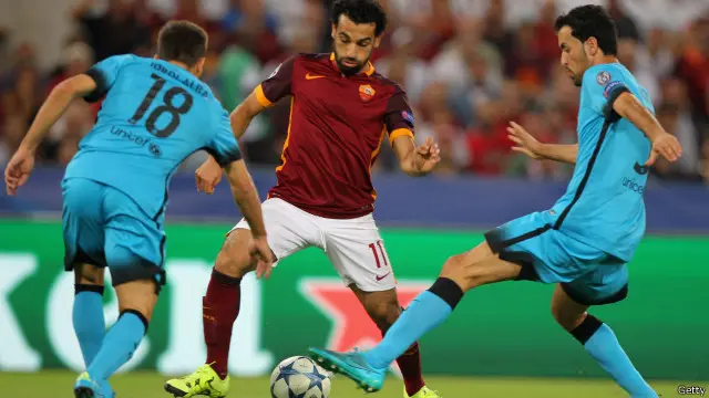 اللاعب المصري محمد صلاح اخترق الجبهة اليسرى لبرشلونة عدة مرات