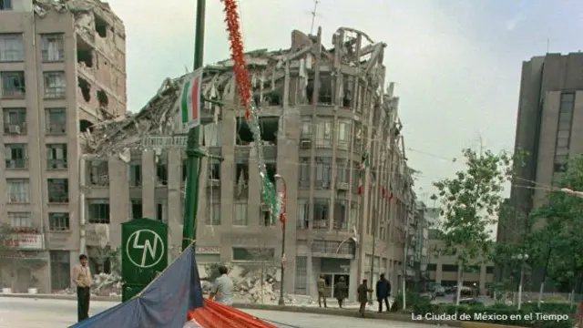 Edificio derrumbado cerca de Plaza de la República