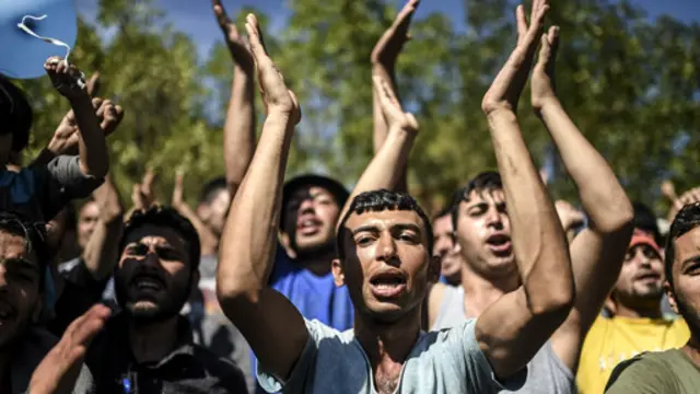 چندین هزار شهروند سوریه از کشور خود گریخته و در صدد دریافت پناهندگی از کشورهای غربی هستند