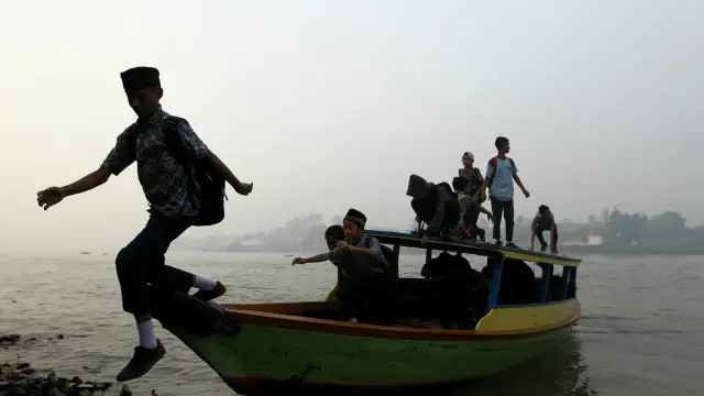 BNPB baru mulai menghitung dampak ekonomi dan kerugian akibat kabut asap di beberapa provinsi di Indonesia.