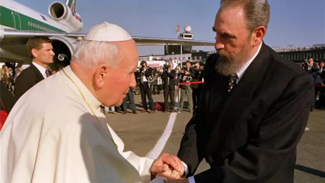 Juan Pablo II junto a Fidel Castro
