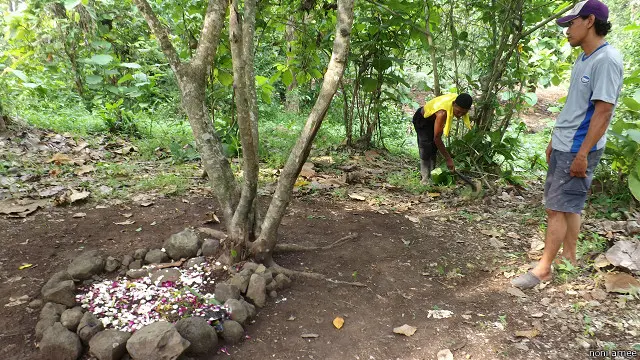 Kuburan massal di Hutan jati Plumbon, Kecamatan Ngaliyan, Semarang, sebelum dipasangi nisan.