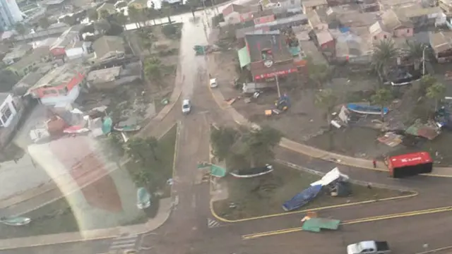 Los Carabineros sobrevolaron las zona afectadas para supervisar los daños materiales.