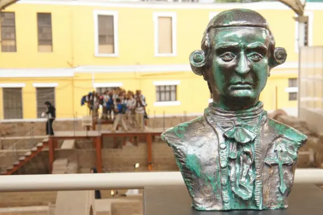 Busto de Bodega y Quadra en el museo que lleva su nombre, ubicado en Lima Perú.