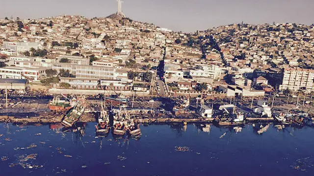 El terremoto causó al menos once muertos y dejó numerosos daños en las localidades costeras.