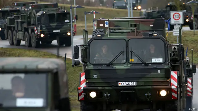 Дивизион ракет Patriot на марше