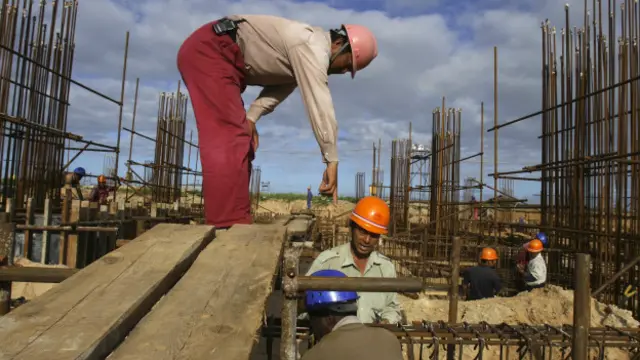 资料图片:中国建筑工地