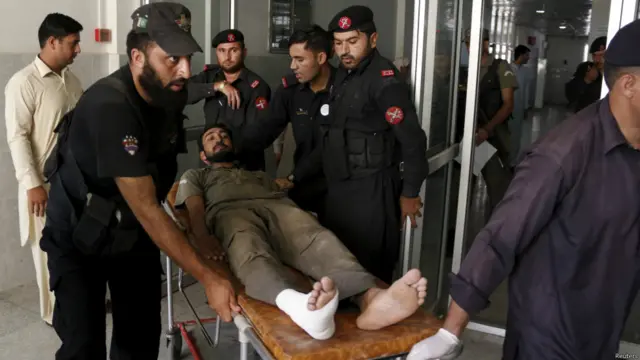 ریسکیو 1122 کے مطابق تقریباً 23 افراد کو سی ایم ایچ اور لیڈی ریڈنگ ہسپتال منتقل کیا گیا ہے۔